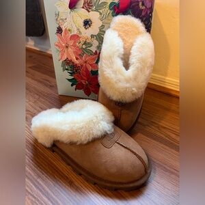 NWT UGG slippers size 8